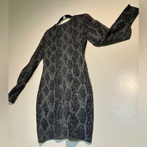 Wayf Charcoal w/black pattern Long Sleeve Sweater Dress